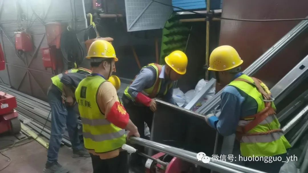 北京首个3D电子户外屏亮相6008集团官方网站步行街_6008集团官方网站集团官方网站