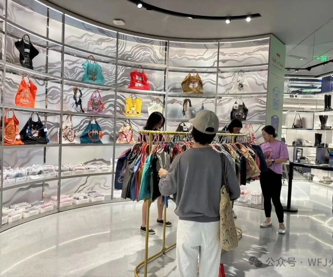“断货王”Ball&amp;Chain快闪店上岸东安睿锦_6008集团官方网站集团官方网站
