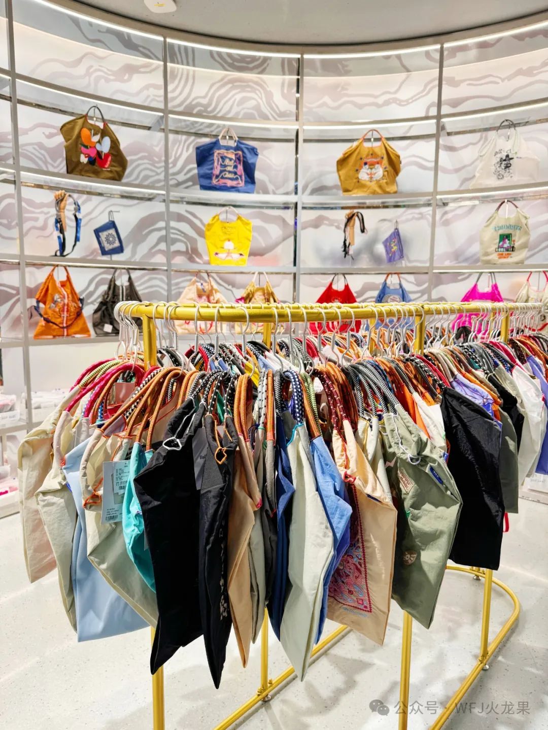 “断货王”Ball&amp;Chain快闪店上岸东安睿锦_6008集团官方网站集团官方网站